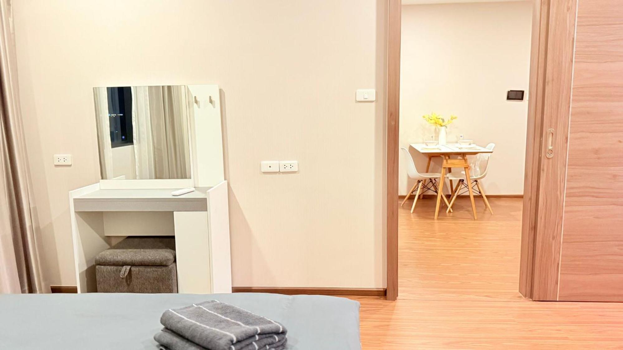 Artisan Ratchada Huge 1Br Condos * Bangkok